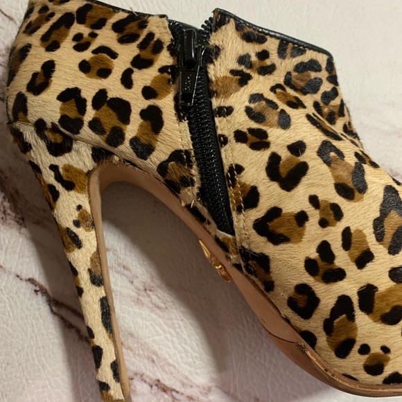 Pour La Victoire Womens 6 Calf Hair Animal Print Leather Heels Ankle Boot. - Picture 7 of 9